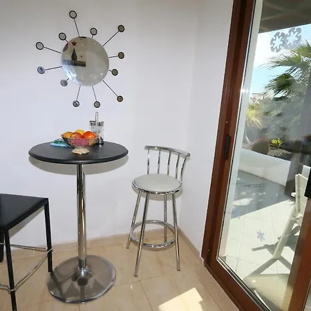 Villa Playa Blanca Sleeps 4 Pool Wifi